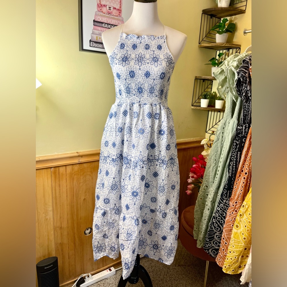 🌷Brand New halter eyelet dress fully embroidered can fit Sm up to M price firm! - Picture 4 of 6
